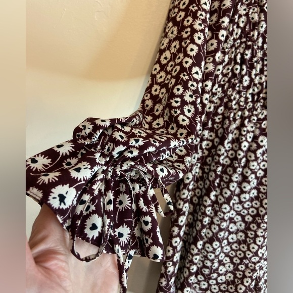 Topshop~Lightweight Floral Romper~Long Sleeve~Tie Neck/Cuffs~Open Back~Size 8 - Picture 2 of 10